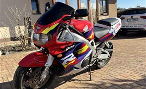Honda CBR 900 RR Fireblade SC33