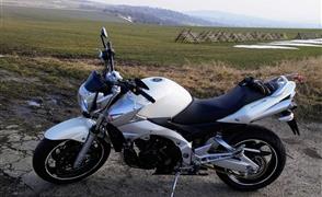 Suzuki GSR 600