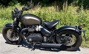 Triumph Bonneville Bobber Black