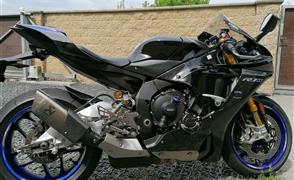 Yamaha YZF-R1M